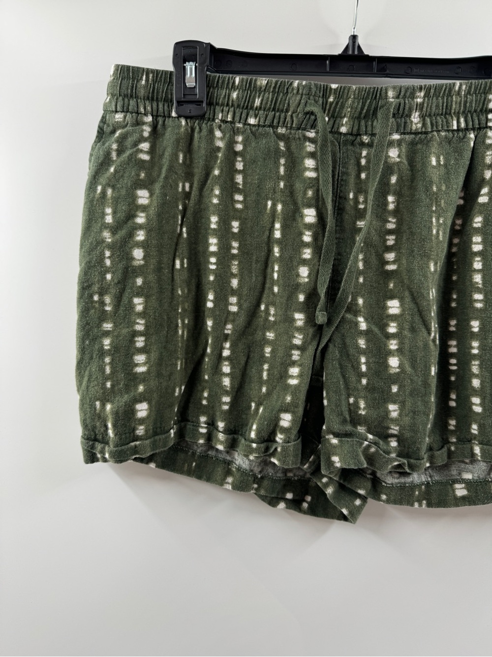 Old Navy Olive Green Printed Pull-On Shorts – Women's Large - Picture 2 of 7